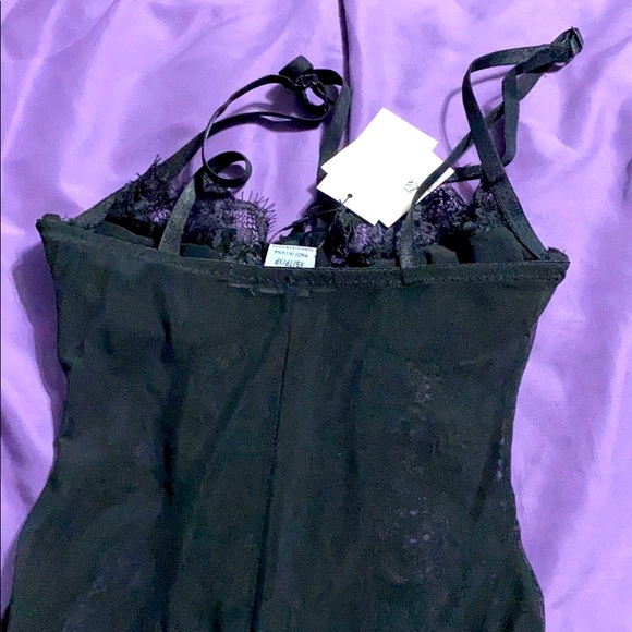 Lingerie - Picture 5 of 5